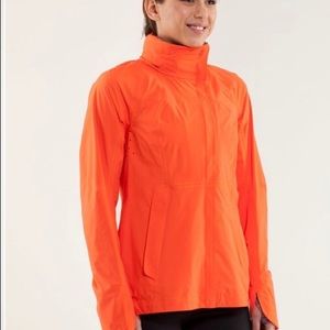 Lululemon run: in the rain jacket 🍋